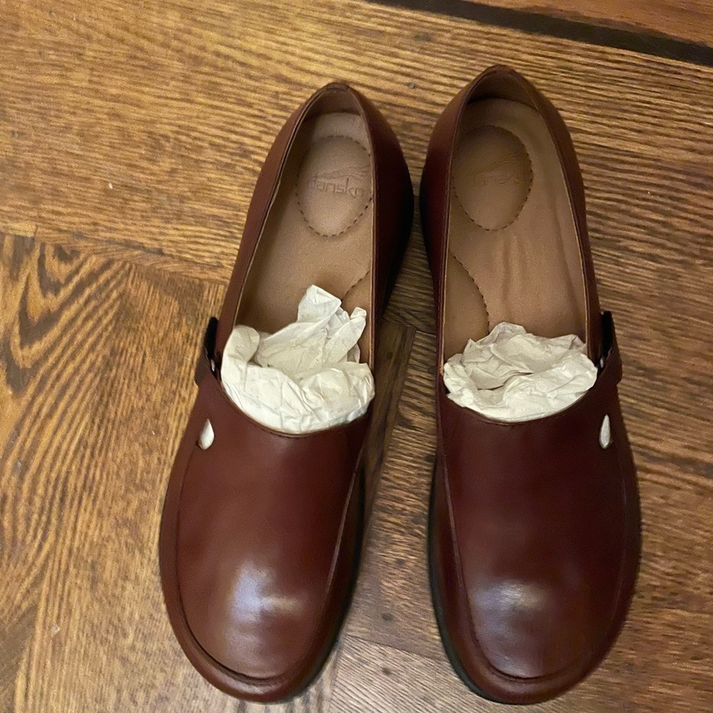 New Dansko slip on loafer with velcro side straps size 39